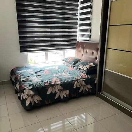 Danau Homestay Bandar Puncak Alam Exterior photo
